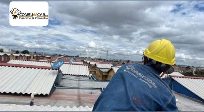 Arreglo de cubiertas- técnicos trabajando en techos
